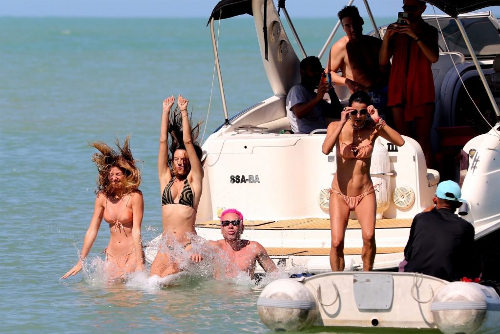Alessandra Ambrosio and Her Friends are Having the Time of Their Lives During Boat Ride in Trancoso (142 Photos) [Updated]