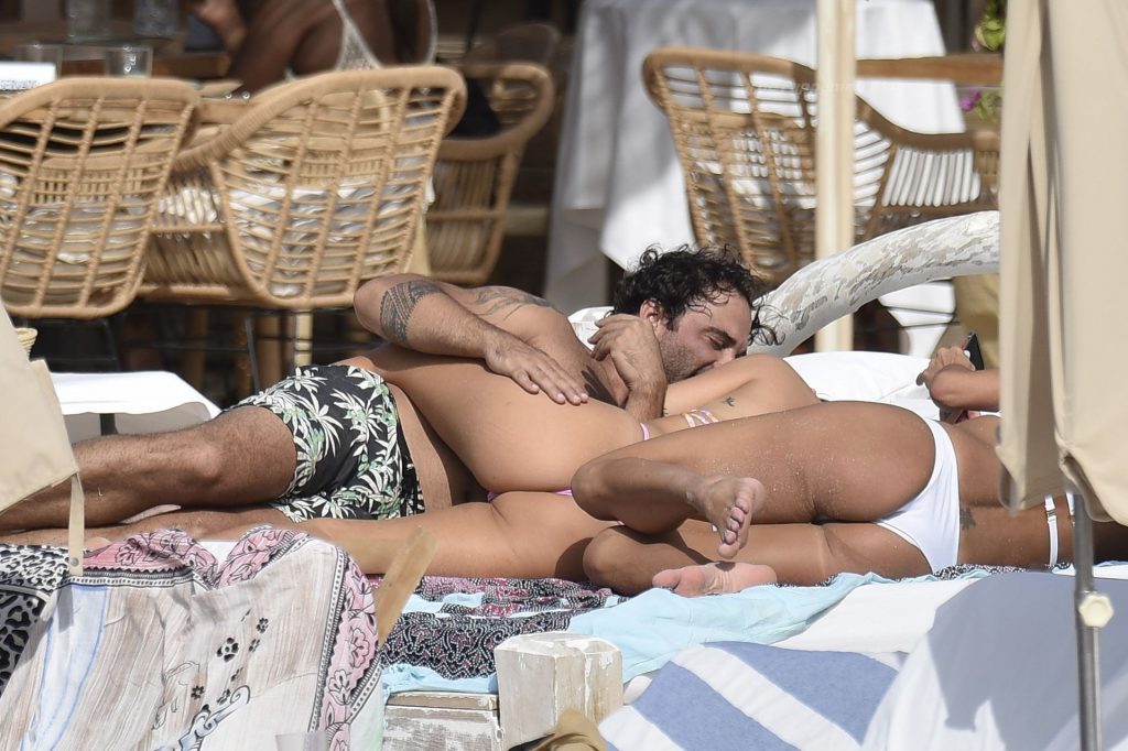 Anita Matamoros and Her New Boyfriend Share Holidays with Makoke in Ibiza (38 Photos)