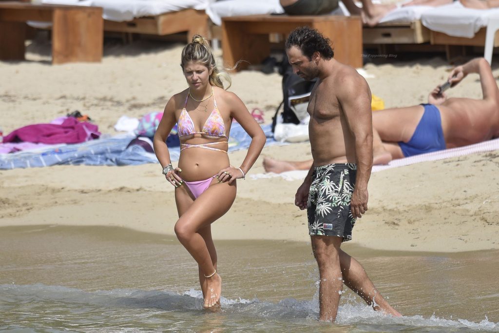 Anita Matamoros and Her New Boyfriend Share Holidays with Makoke in Ibiza (38 Photos)