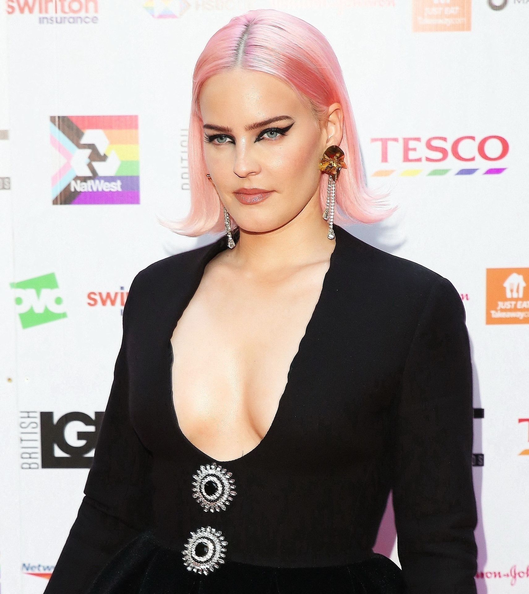 Anne-Marie Cleavage (34 Photos) - Sexy Youtubers 🔥.