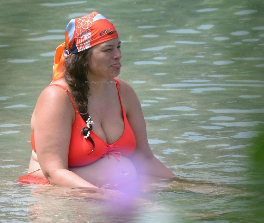 Ashley Graham Enjoys Her Vacation in Jamaica (27 Photos)