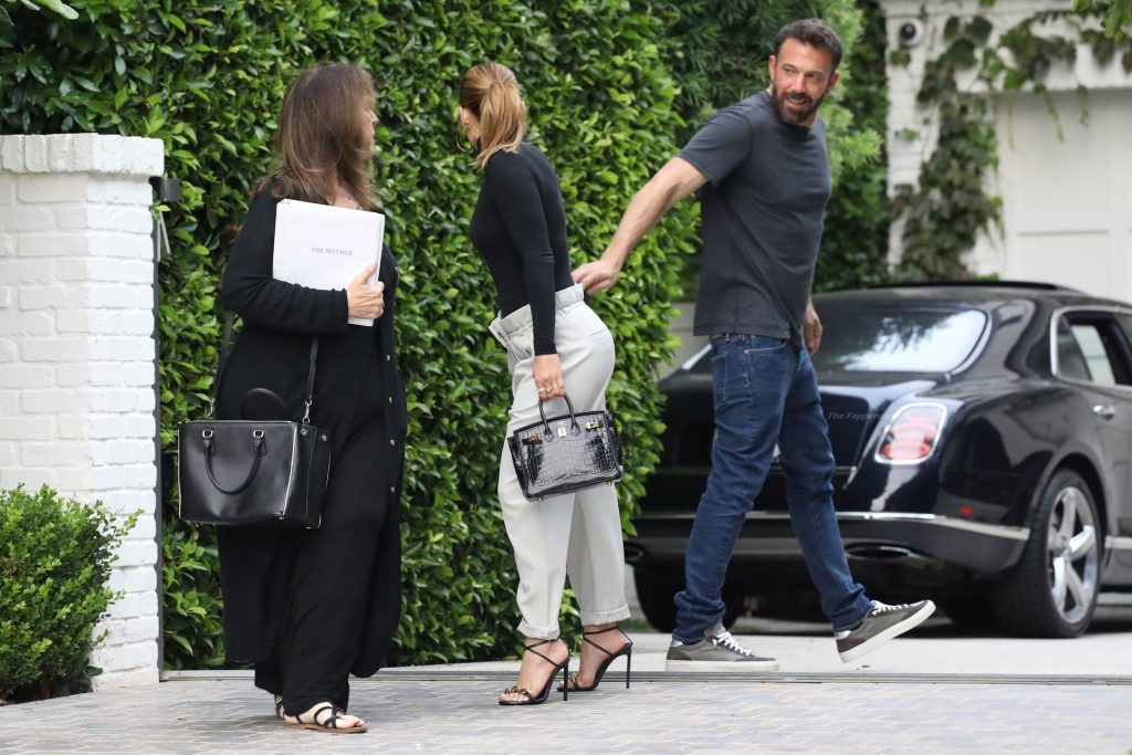 Ben Affleck &amp; Jennifer Lopez Share a Passionate Kiss Goodbye in Brentwood (49 Photos)