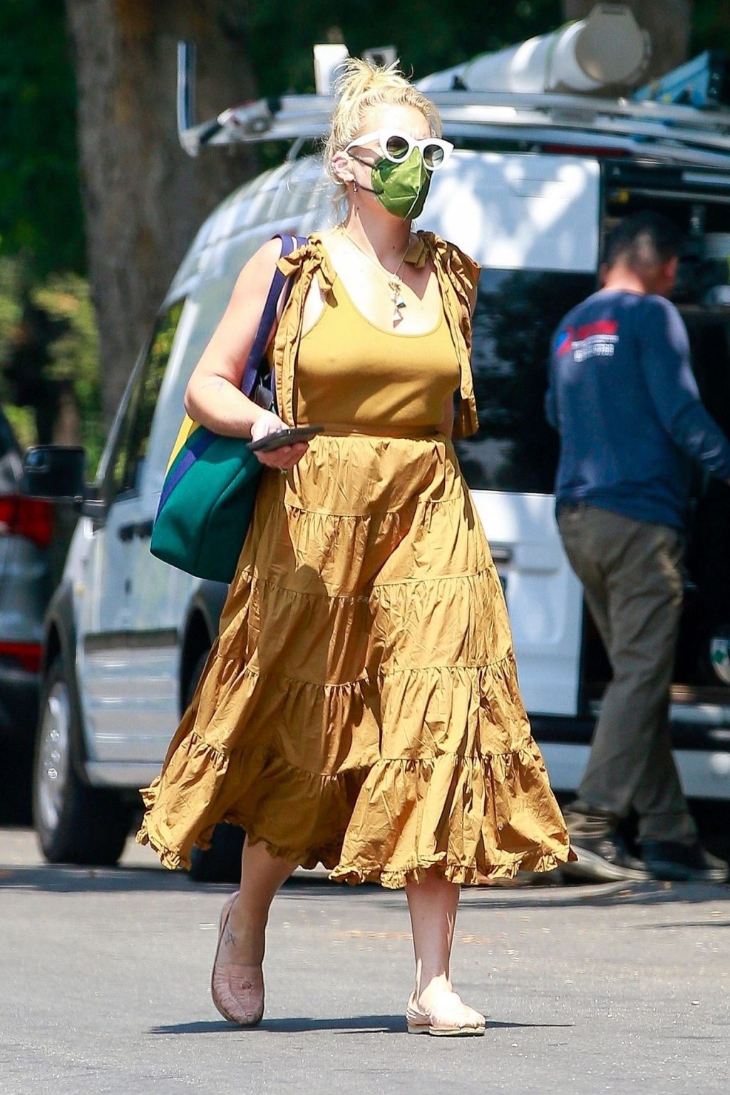 Braless Busy Philipps Looks Radiant in Yellow While Visiting a Friend in Los Feliz (11 Photos)