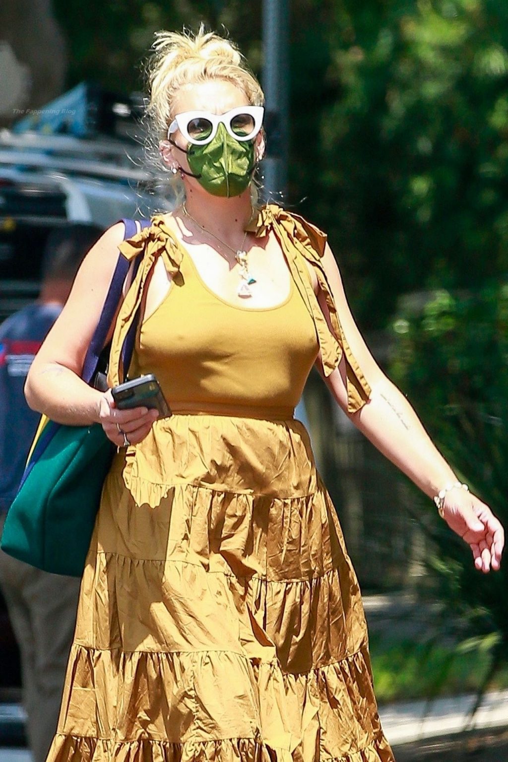 Braless Busy Philipps Looks Radiant in Yellow While Visiting a Friend in Los Feliz (11 Photos)