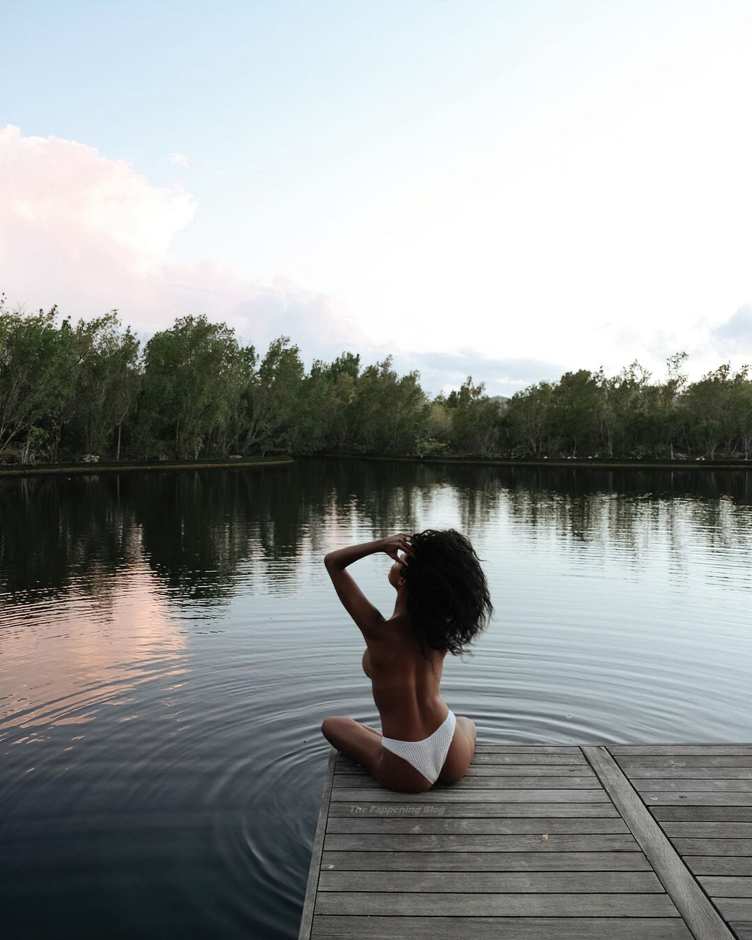 Daniela-Braga-Topless-Photoshoot-2-thefappeningblog.com_.jpg