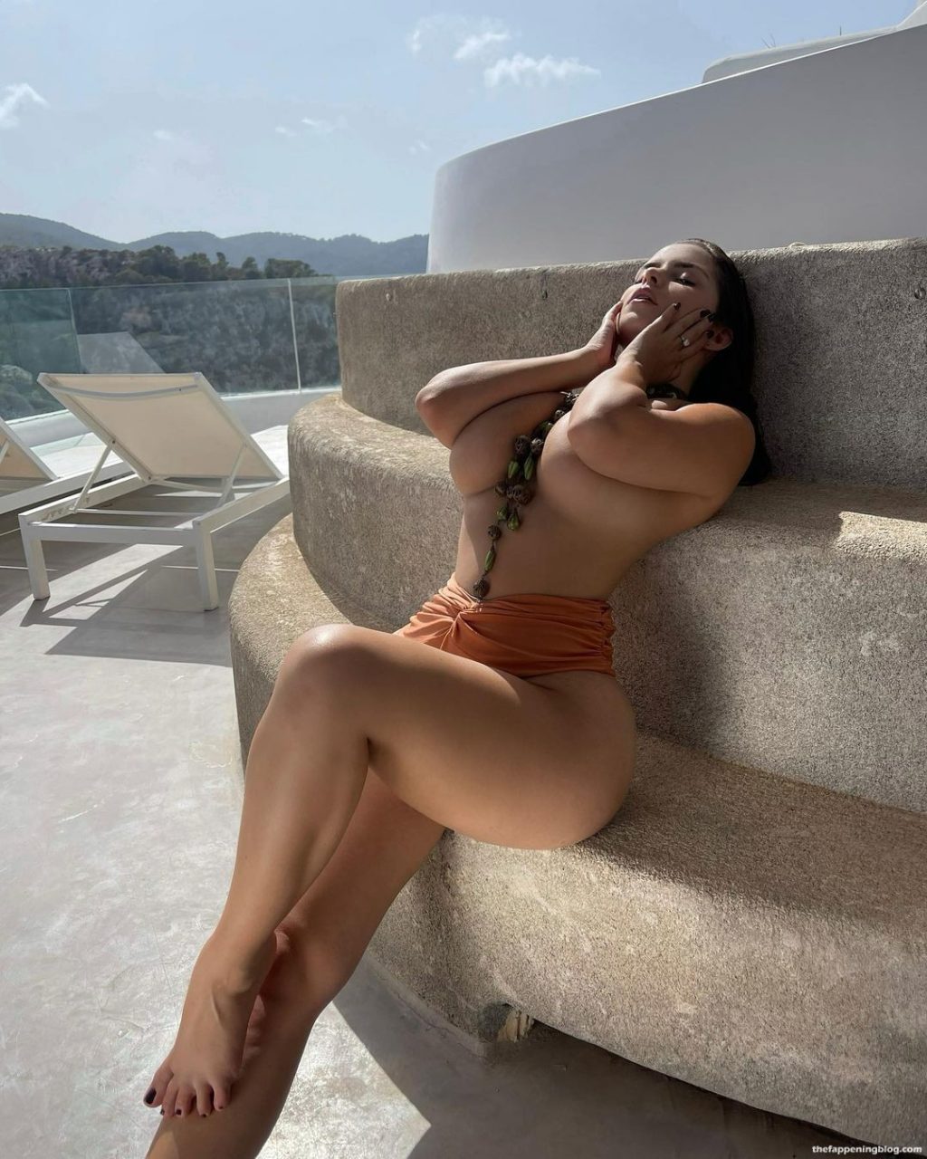 Demi Rose Enjoys a Sunny Day Topless (1 Photo)
