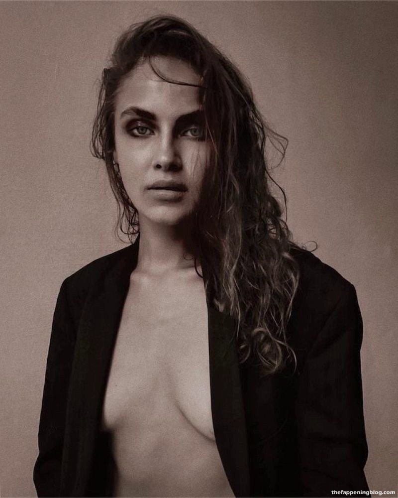 Elena Carriere Nude &amp; Sexy (33 Photos)