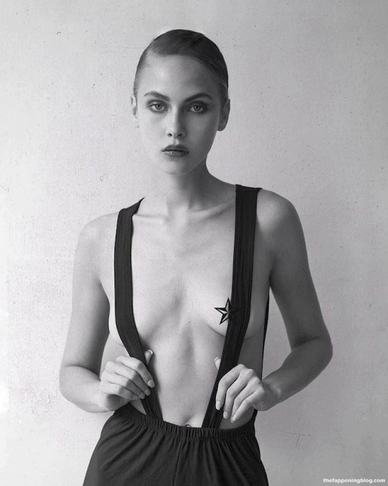 Elena Carriere Nude &amp; Sexy (33 Photos)
