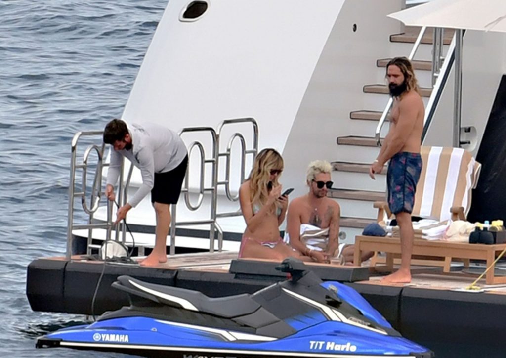 Heidi Klum &amp; Tom Kaulitz Show Some PDA Out on Their Family Holiday in Capri (39 Photos)