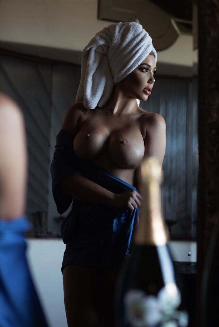 Jenna Bentley Nude &amp; Sexy Collection (150 Photos)