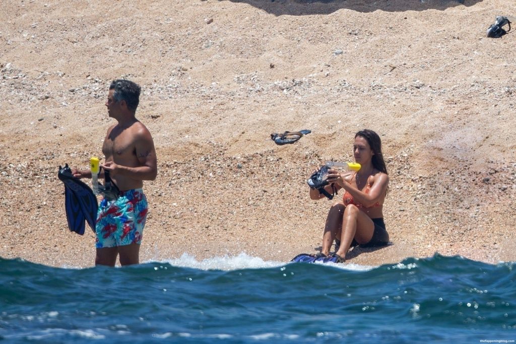 Jessica Alba &amp; Cash Warren Enjoy Their Holidays in Mexico (31 Photos) [Updated]