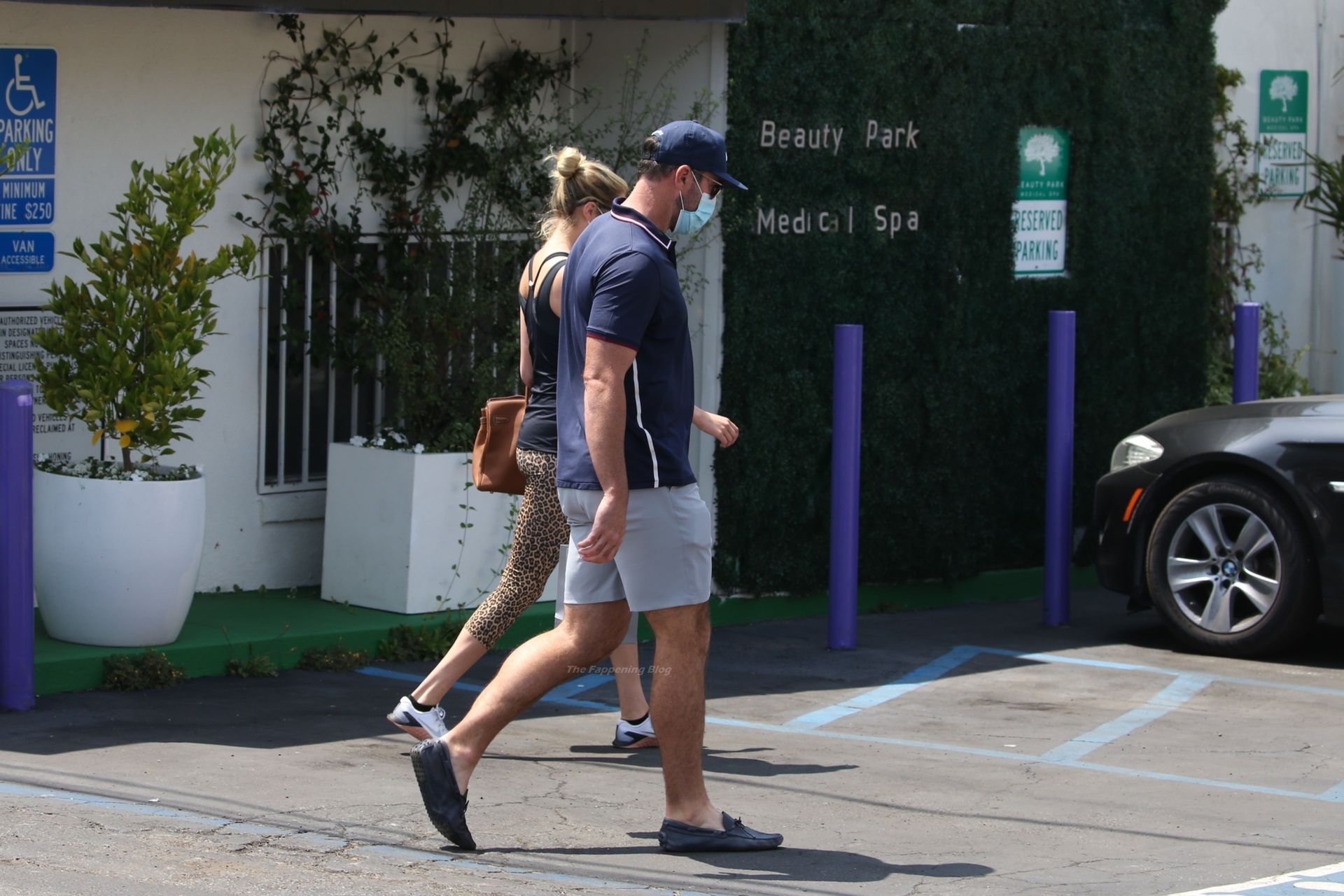 Kate Upton Shows Her Pokies in Santa Monica (32 Photos) .