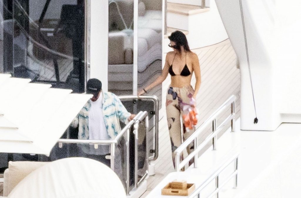 Kendall Jenner Packs on the PDA with Boyfriend Devin Booker in Salerno (116 Photos)