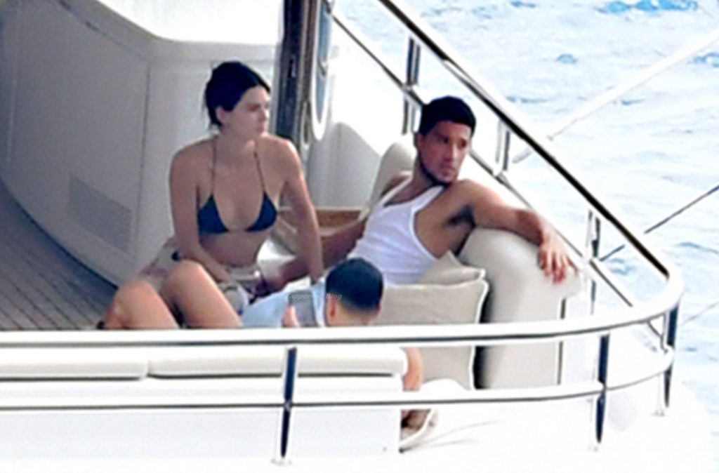 Kendall Jenner Packs on the PDA with Boyfriend Devin Booker in Salerno (116 Photos)