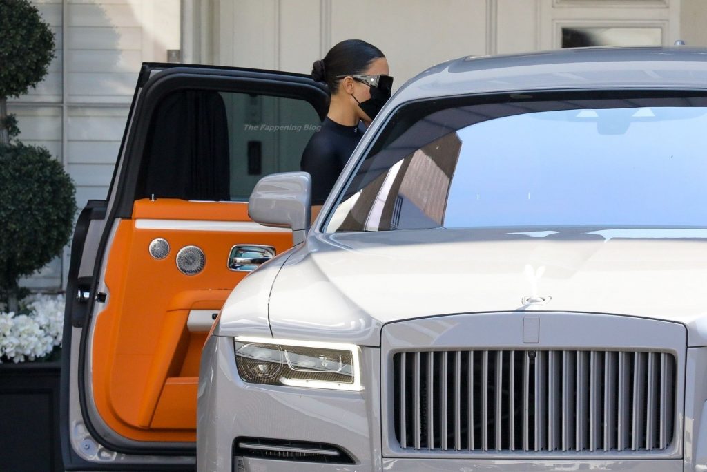 Curvy Kim Kardashian Hits Up Epione For Some Pampering (44 Photos)