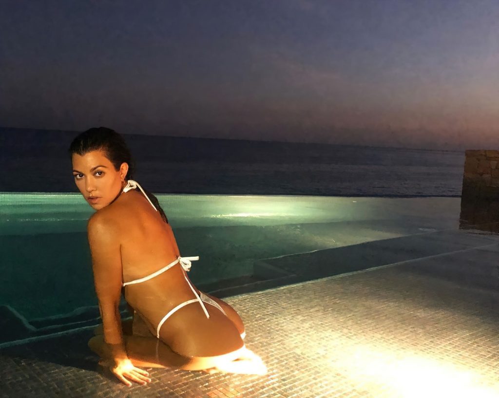 Kourtney Kardashian Sexy (26 Photos)