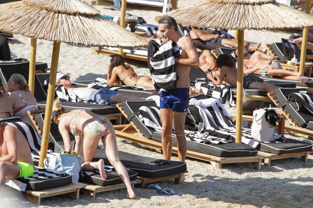Kristina Orbakaite &amp; Mikhail Zemtsov Enjoy Their Vacation in Greece (32 Photos)