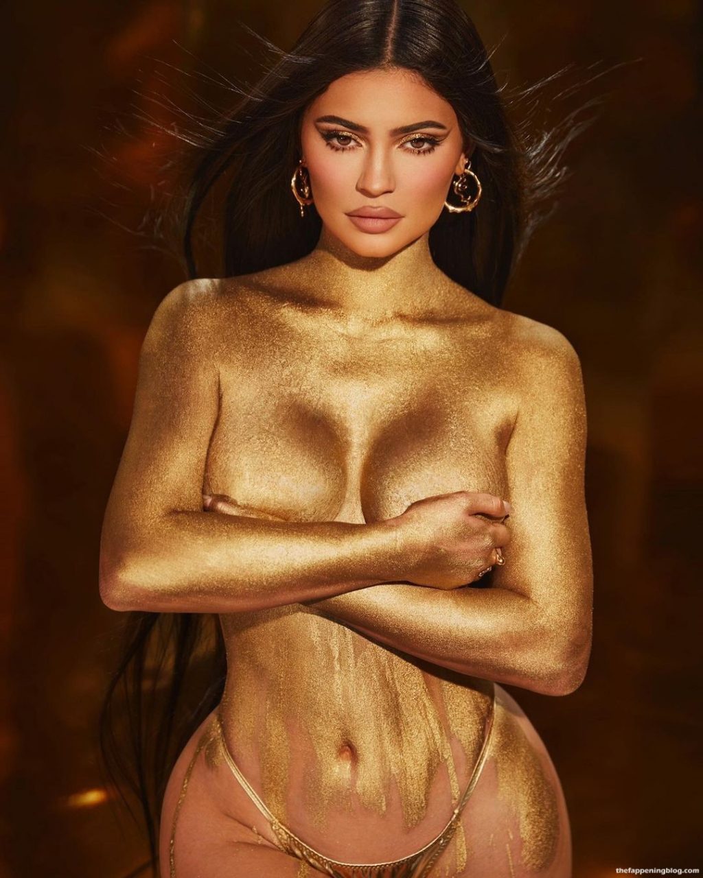 Kylie Jenner Topless (2 Hot Photos)