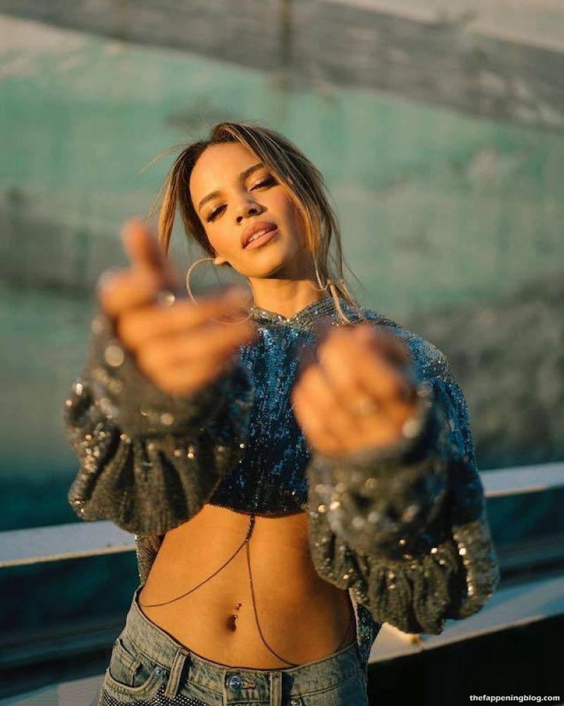 Leslie Grace Sexy &amp; Topless Collection (43 Photos)
