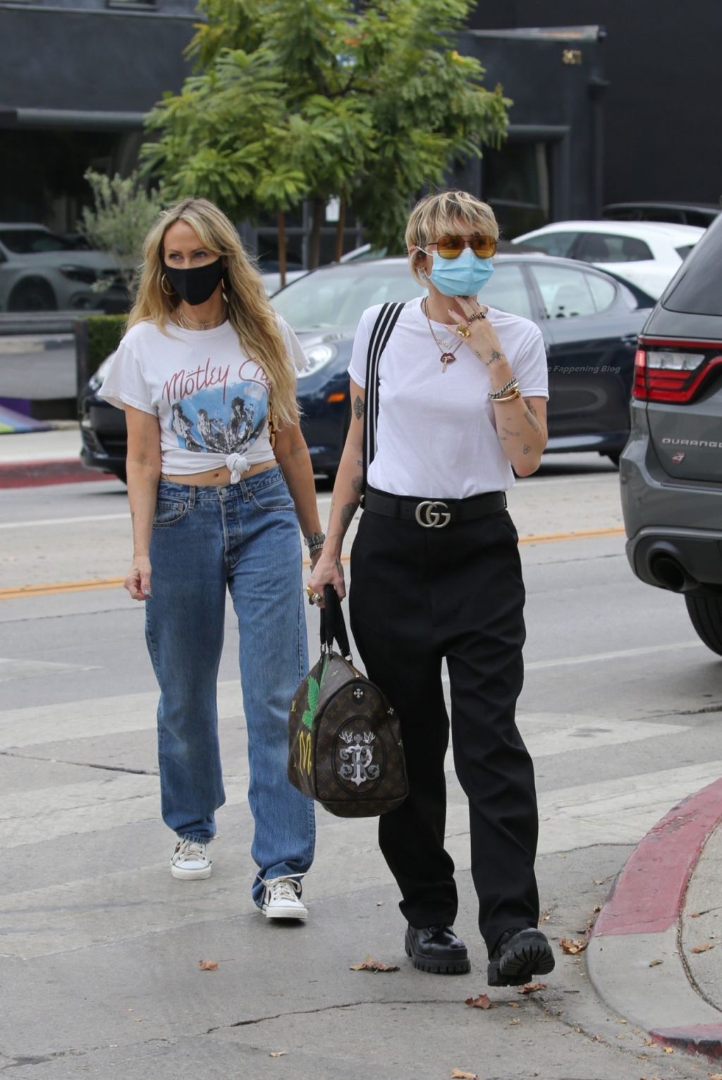 Braless Miley Cyrus is Seen with Her Mom in West Hollywood (94 Photos)