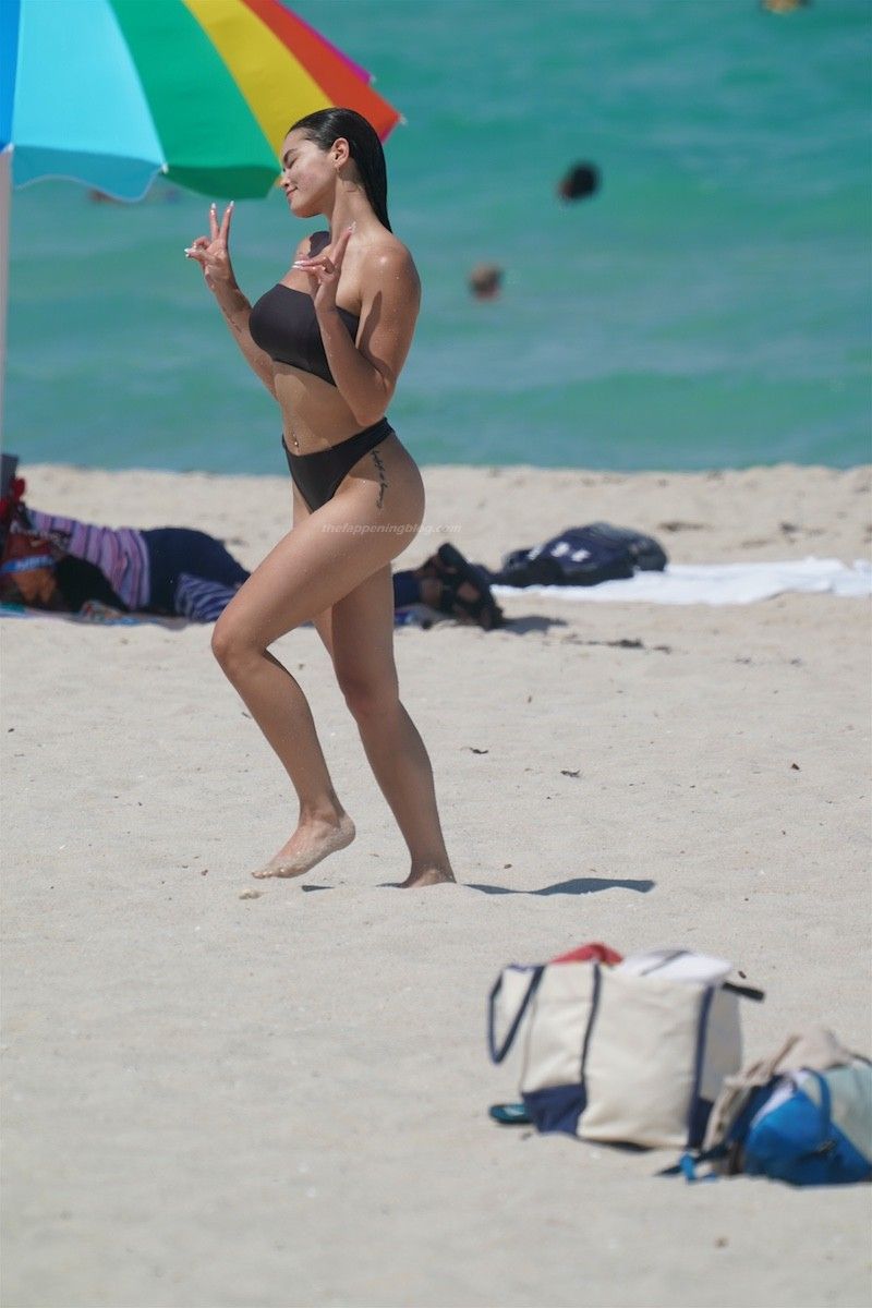 Paris Berelc Celebrates Wrapping Up Netflix ‘Strangers’ by Taking a Swim in Miami (18 Photos) [Updated]