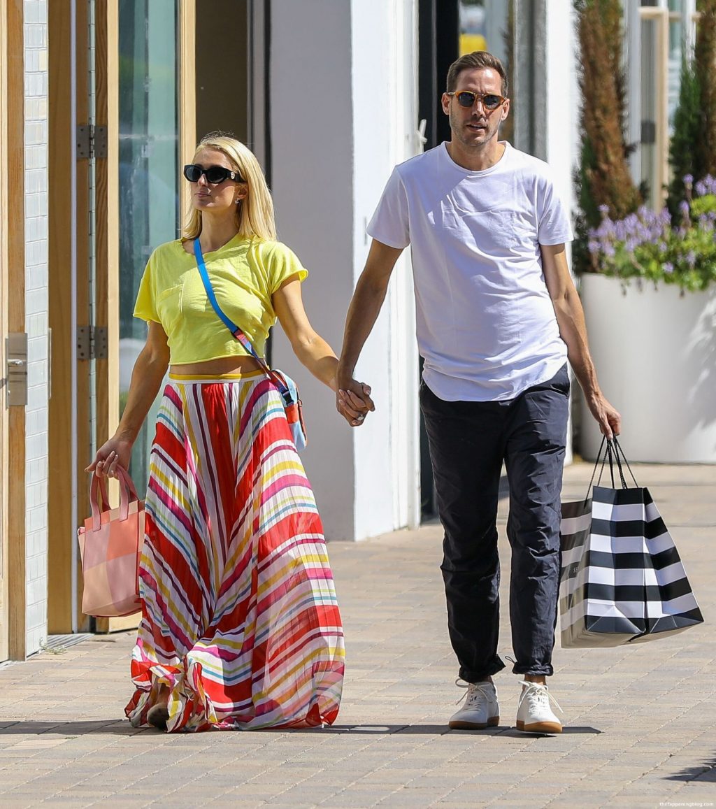 Paris Hilton Shows Off Her Pokies in Malibu (32 Photos)