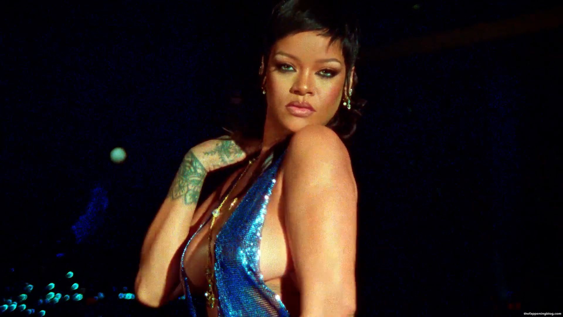 Rihanna-Boobs-Ass-4-11-thefappeningblog.com_.jpg