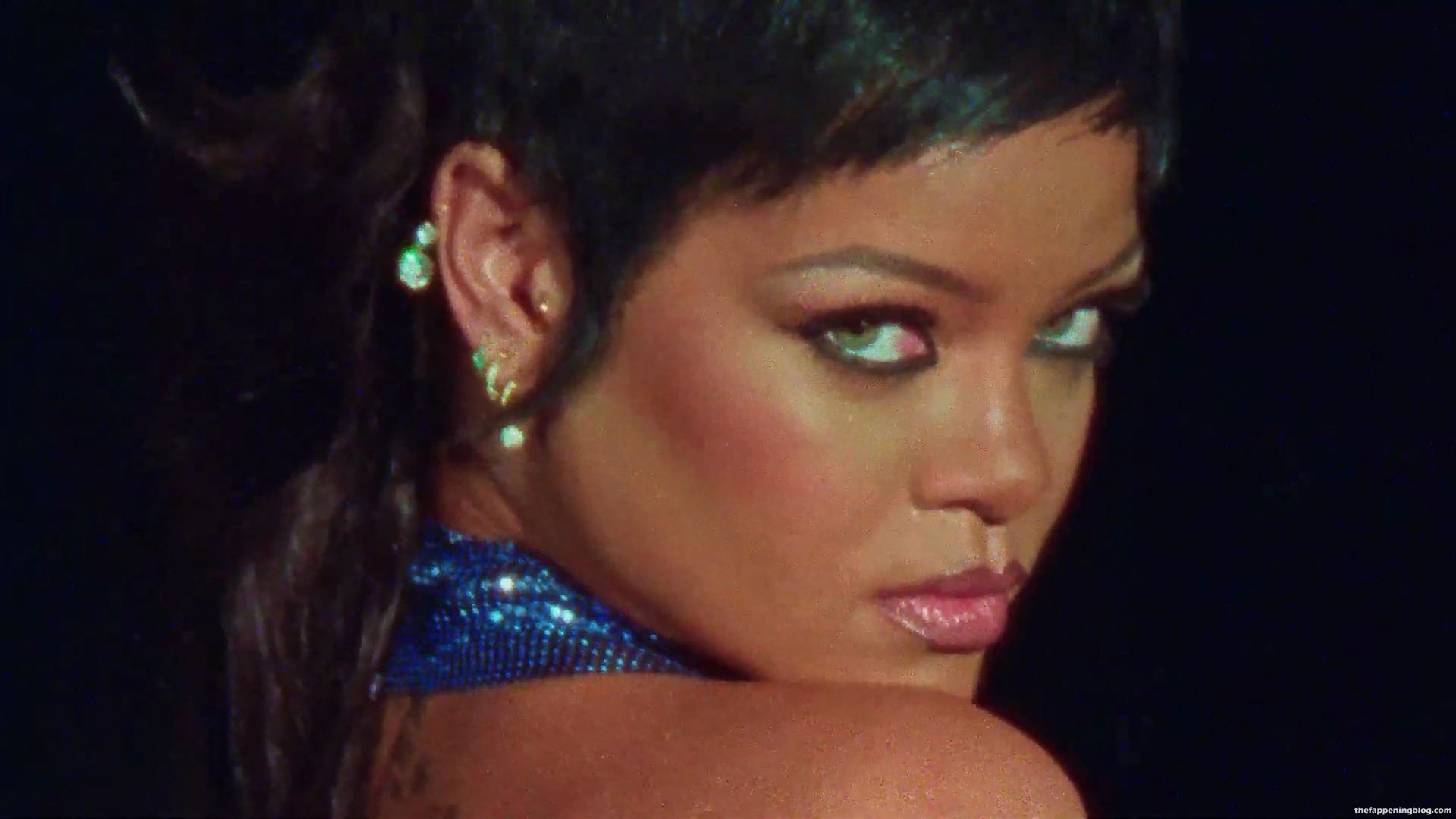 Rihanna-Nude-Sexy-The-Fappening-Blog-12.jpg