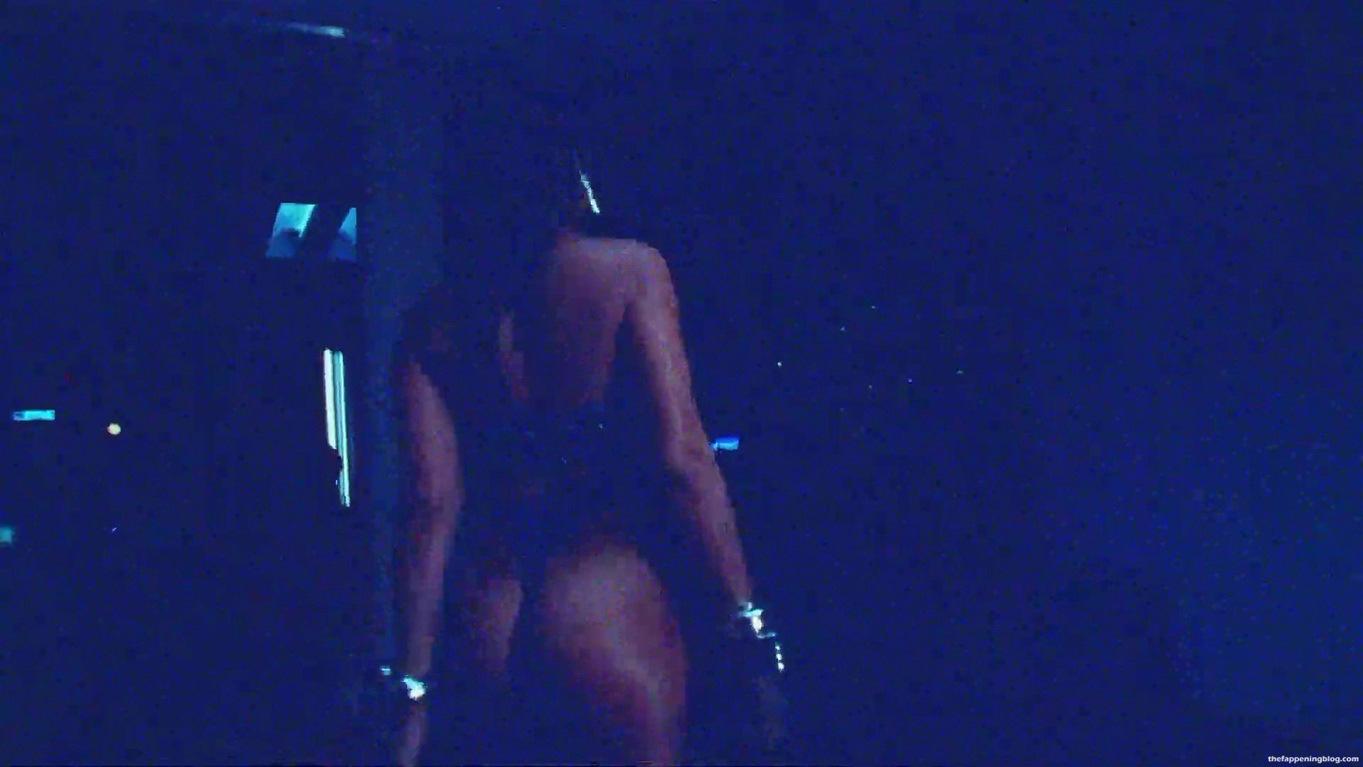 Rihanna-Nude-Sexy-The-Fappening-Blog-6.jpg