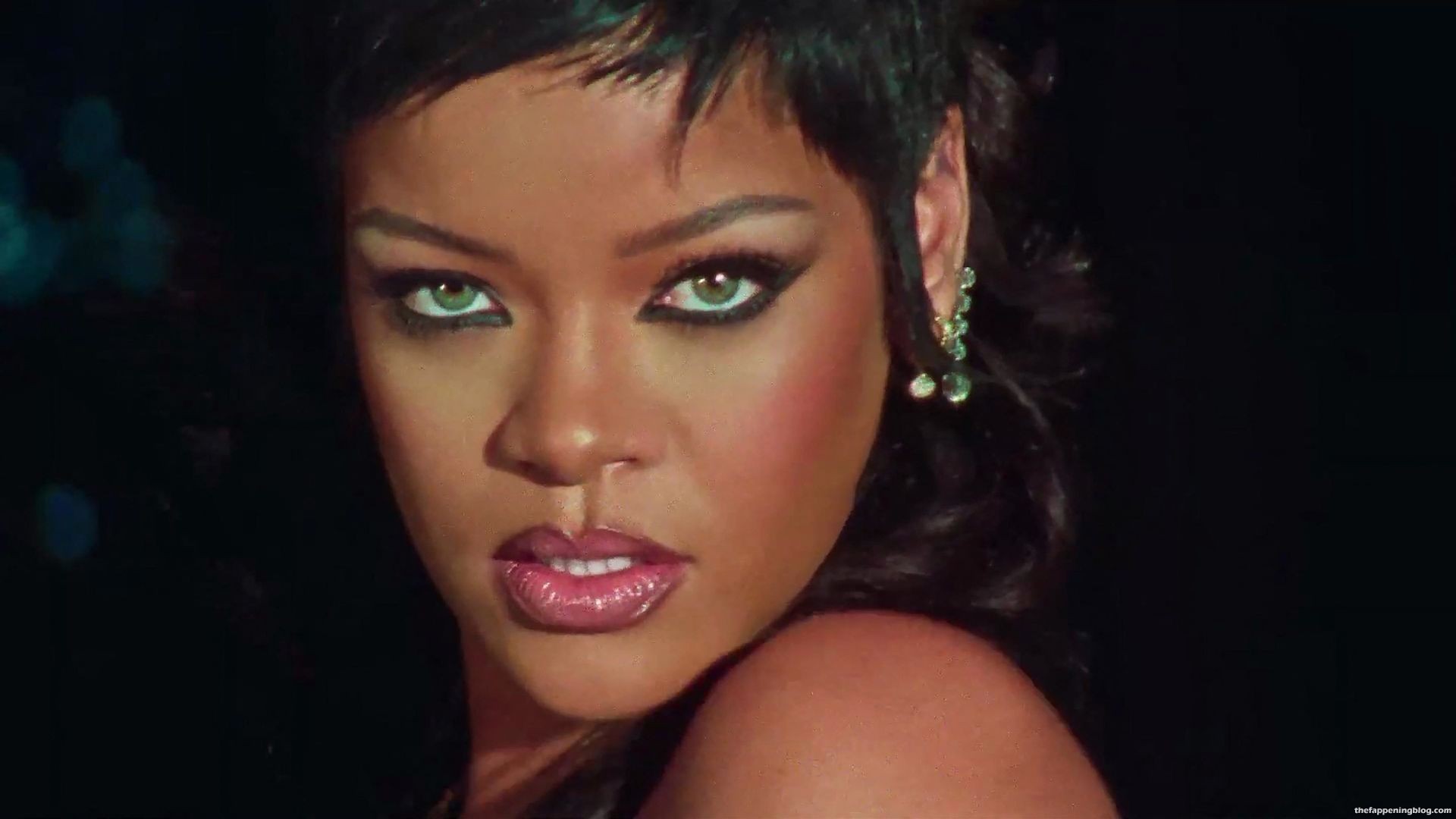Rihanna-Nude-Sexy-The-Fappening-Blog-7.jpg