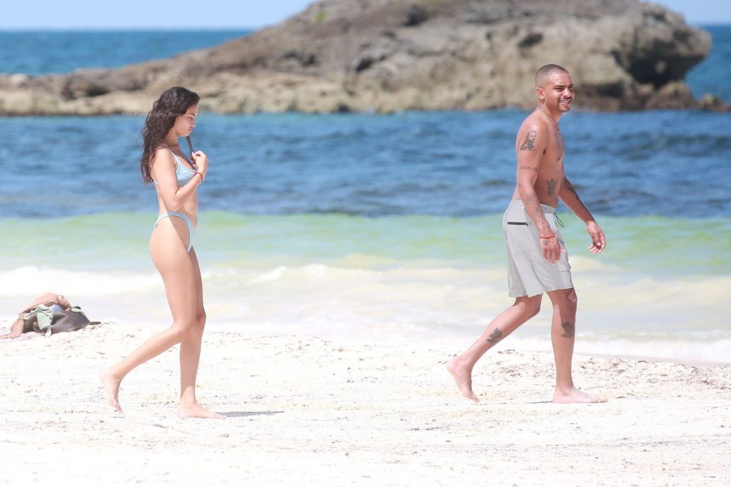 Shanina Shaik Flashes Her Nude Tits on the Beach in Mexico (57 Photos) [Updated]