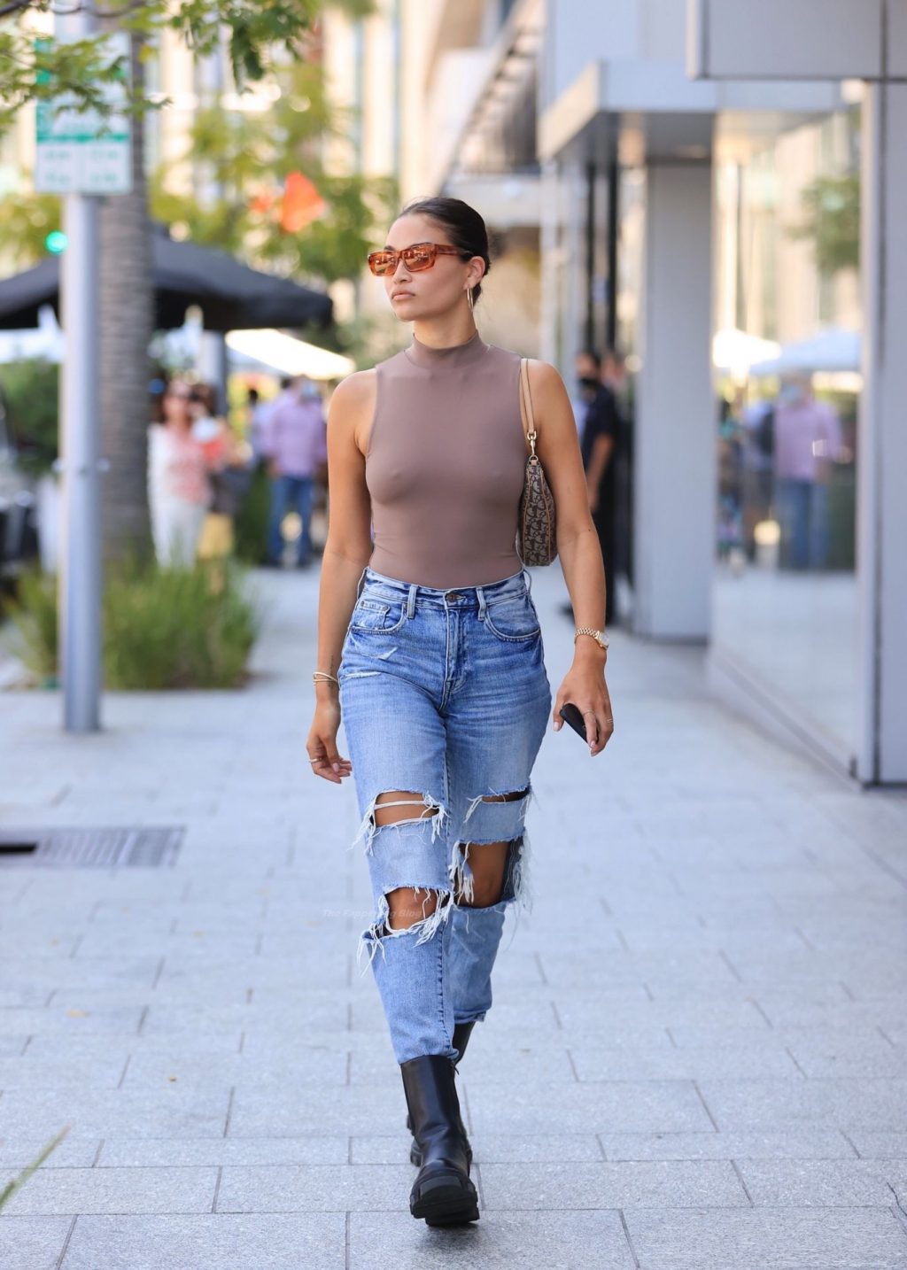 Braless Shanina Shaik Looks Stunning For a Lunch Meeting at Avra in Beverly Hills (20 Photos)