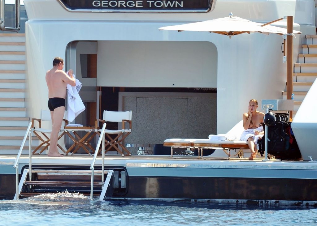Yasmin Le Bon Shows Her Nude Tits on Vacation with Her Husband Simon Le Bon on Their Holidays in Portofino (20 Photos)