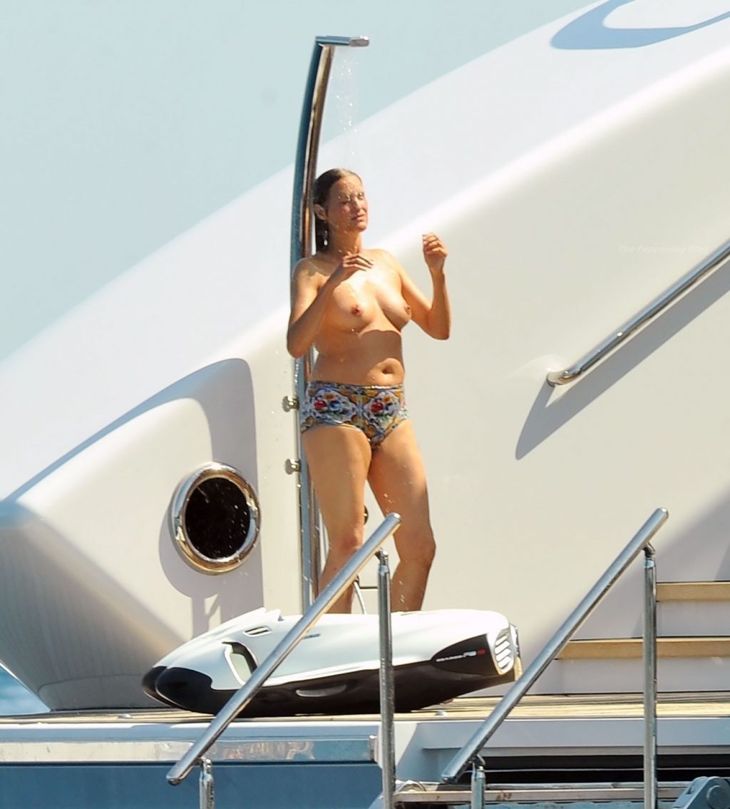 Yasmin Le Bon Shows Her Nude Tits on Vacation with Her Husband Simon Le Bon on Their Holidays in Portofino (20 Photos)