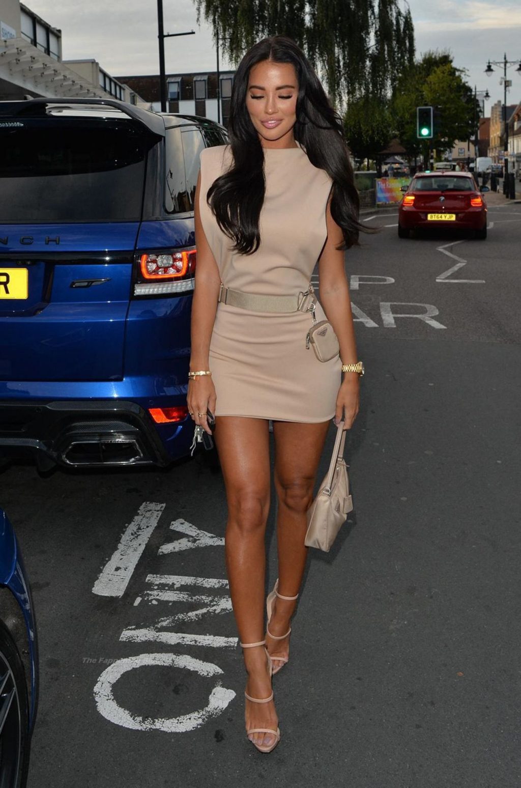 Braless Yazmin Oukhellou Heads for Dinner in Essex (19 Photos) [Updated]
