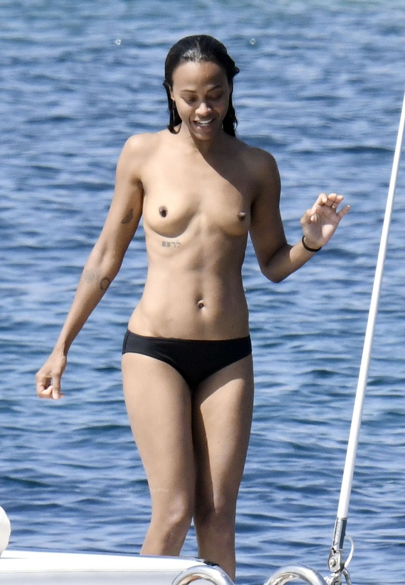 Zoe Saldana Nude Tits 7.