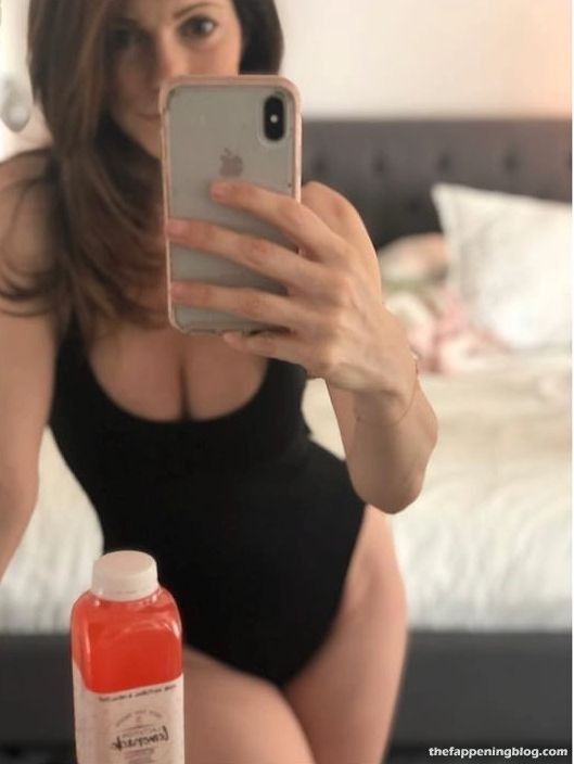 Courtney Henggeler Sexy &amp; Topless (16 Photos)