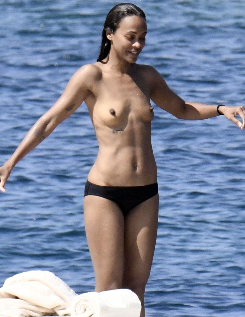 Zoe Saldana Nude Tits (110 Photos) .