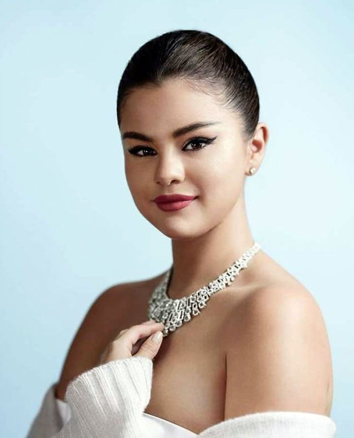 Selena Gomez Nude &amp; Sexy Collection – Part 2 (186 Photos)