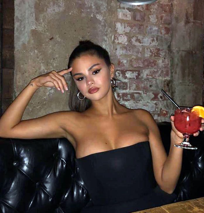 Selena Gomez Nude &amp; Sexy Collection – Part 2 (186 Photos)