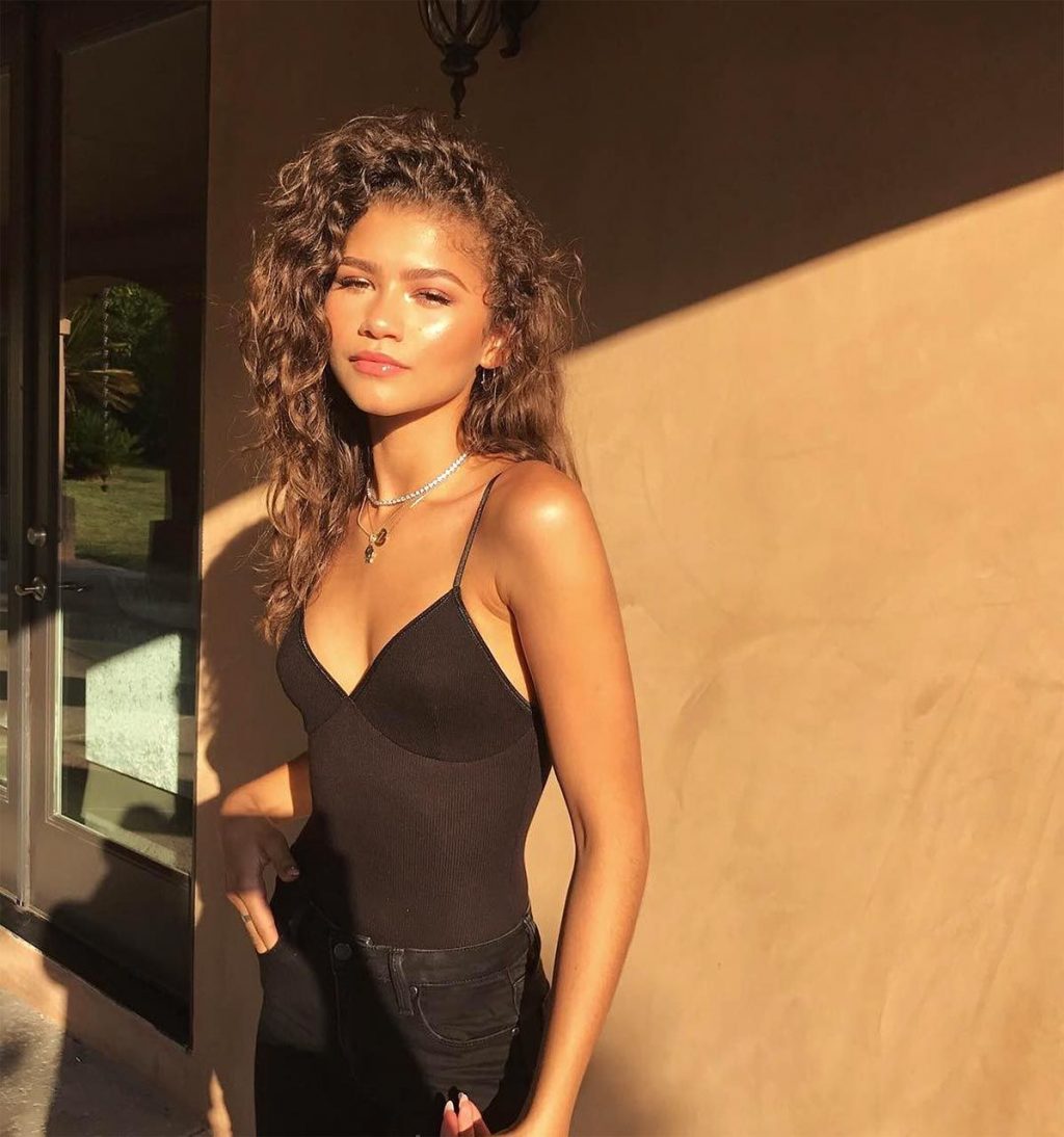 Zendaya Nude &amp; Sexy Collection – Part 1 (150 Photos + Possible LEAKED Porn &amp; Video Scenes) [2021]