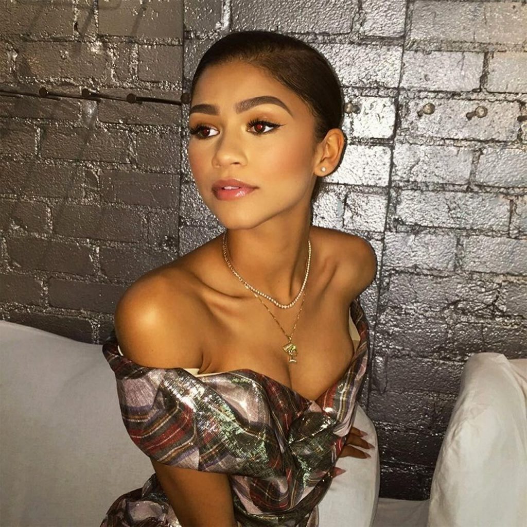 Zendaya Nude &amp; Sexy Collection – Part 1 (150 Photos + Possible LEAKED Porn &amp; Video Scenes) [2021]