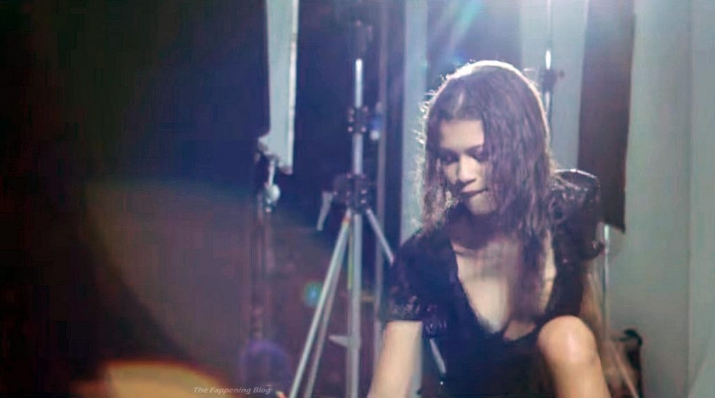 Zendaya Nude &amp; Sexy Collection – Part 1 (154 Photos + Possible LEAKED Porn &amp; Video Scenes) [Updated 10/06/21]