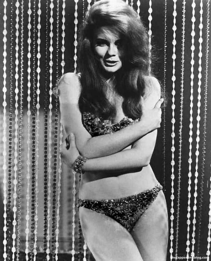 Ann-Margret Nude & Sexy Collection (80 Hot Photos + Sex Video Scene...