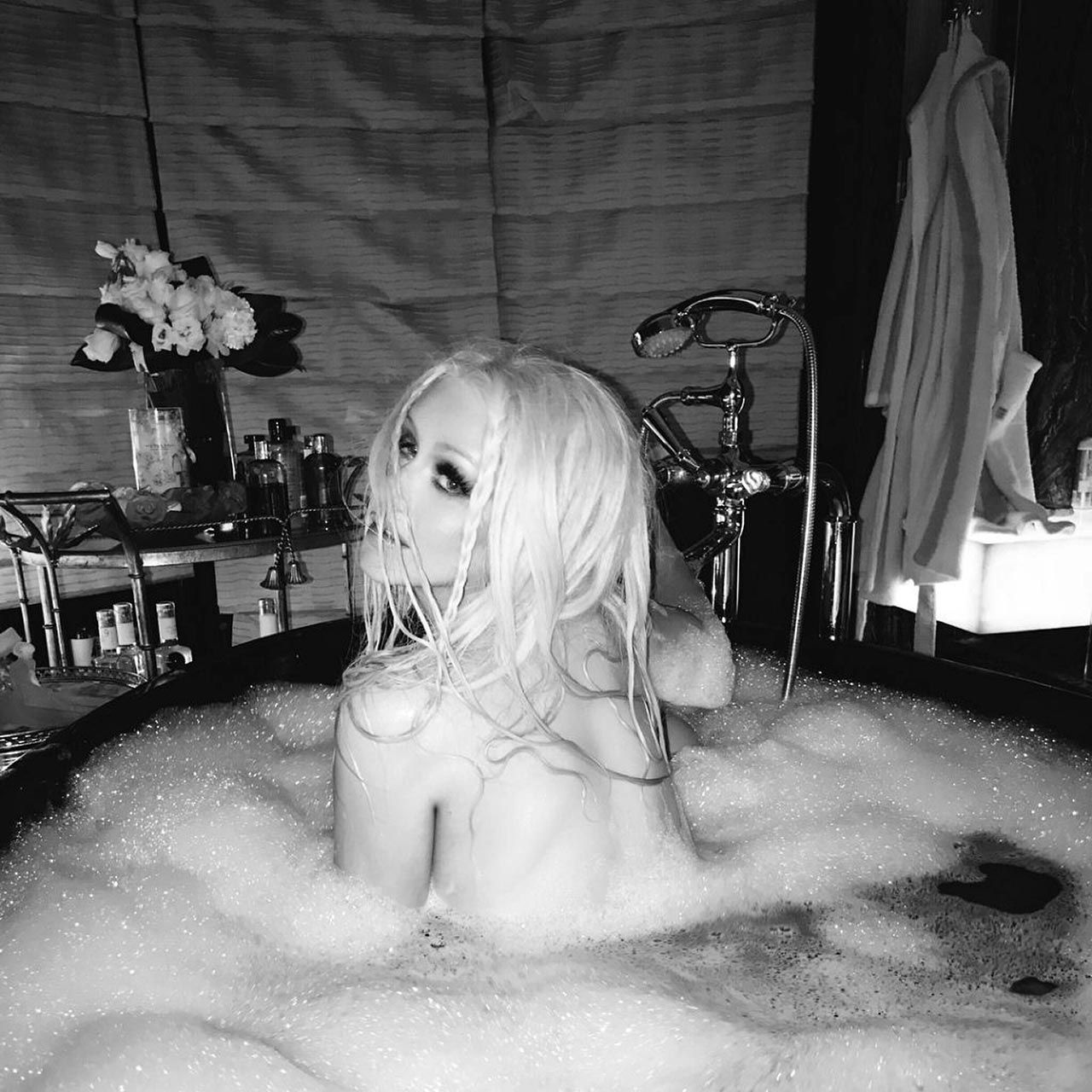 Christina Aguilera’s topless photo shooting is here, and you can see the bi...