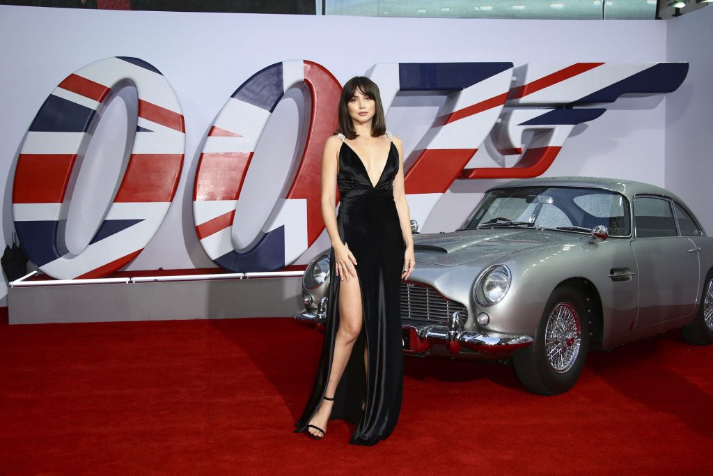 Ana de Armas Looks Hot at the World Premiere of the James Bond 007 film “No Time to Die” (131 Photos)