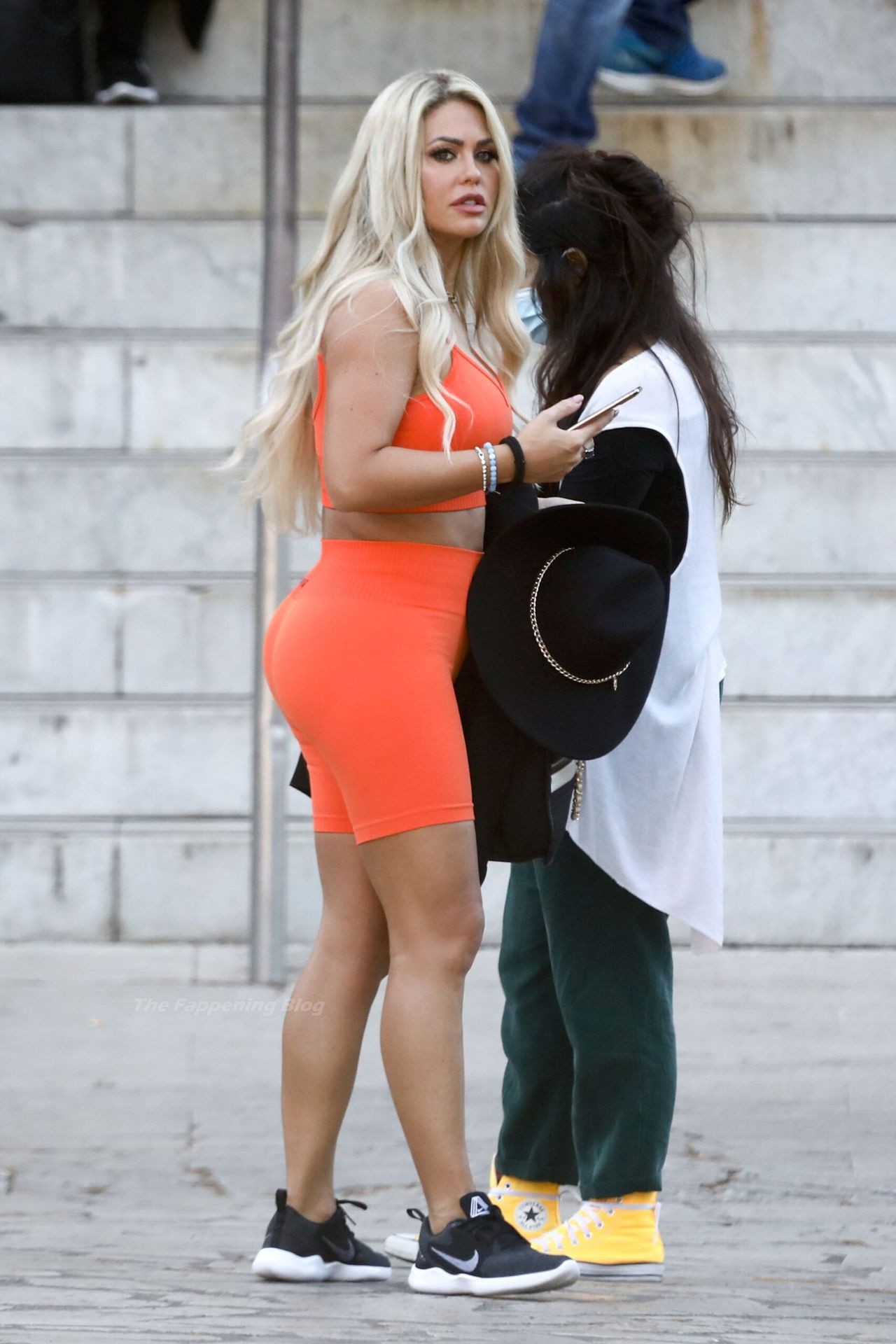 Bianca Gascoigne Showcases Her Ample Assets In A Busty Orange Bra And Shorts In Rome 15 Photos