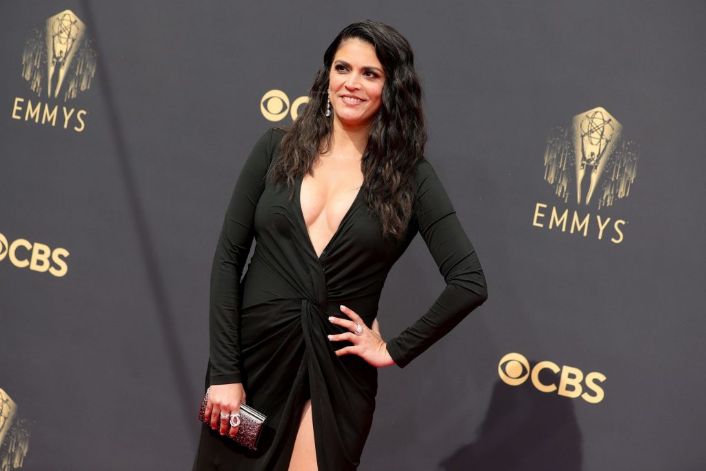 Cecily Strong Flaunts Her Boobs at the 73rd Primetime Emmy Awards in Los Angeles (12 Photos)