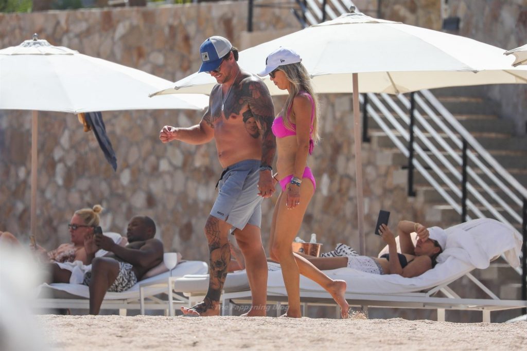 Sexy Christina Haack Wears A Band With Her Engagement Ring During Cabo Vacation