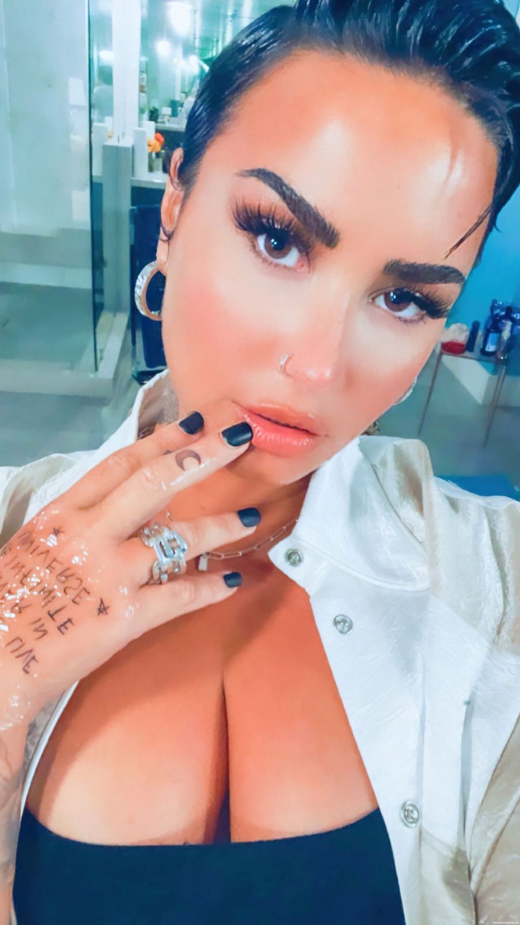 Demi Lovato (4 Sexy Photos)